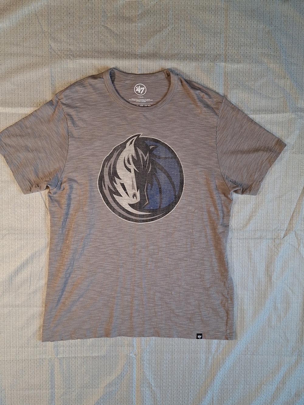 47 Men's L Distressed Gray Heather Tee with Navy and Black Dallas Mavericks Logo
